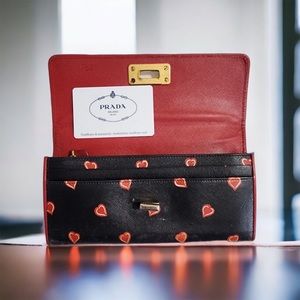 Prada 🚨 long wallet